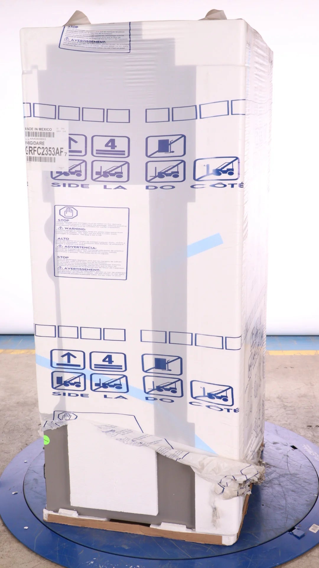 36 IN 22.6 CU FT Counter-Depth French Door Refrigerator A940