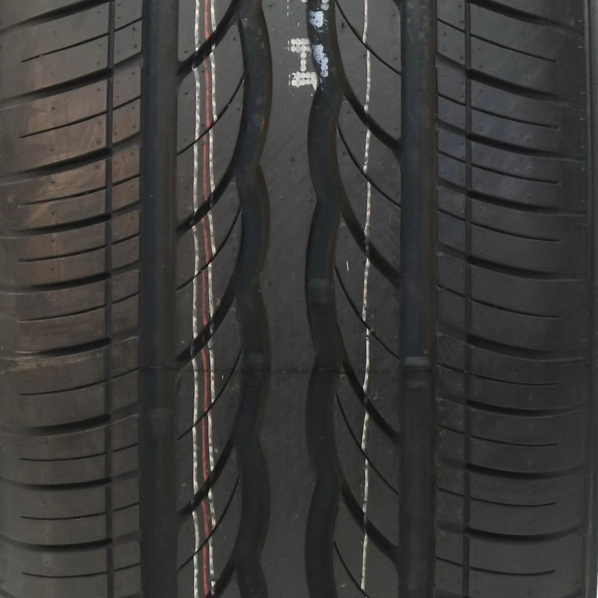 245/40R18 97W XL Passenger Tire P756